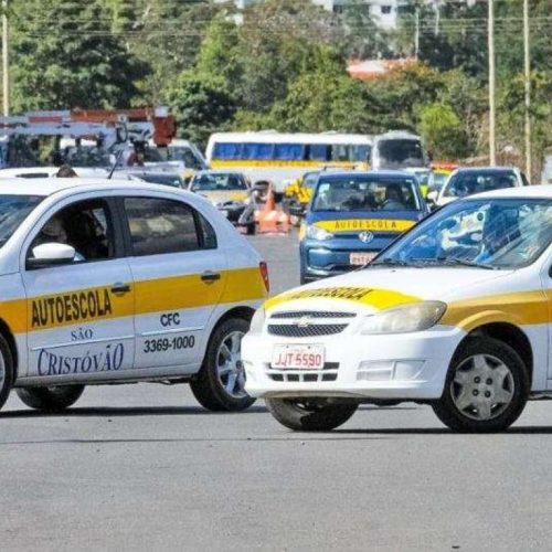 Resolução acaba com obrigação de aula em auto escola para CNH e “quebradeira” deve atingir o setor