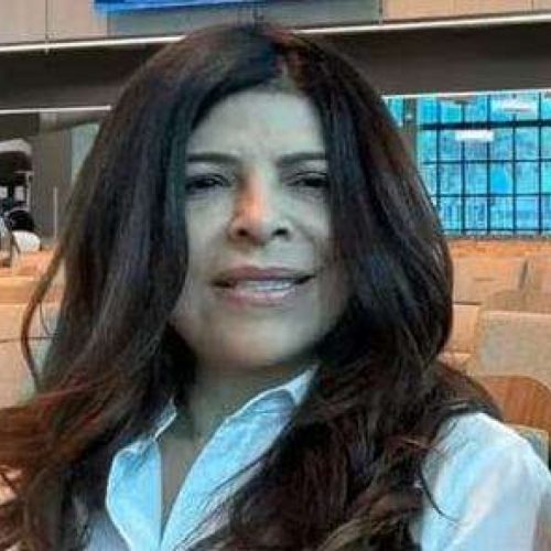 Esposa anuncia separação de deputado pastor e o acusa de traição: “Fazia orgia dentro da minha casa”