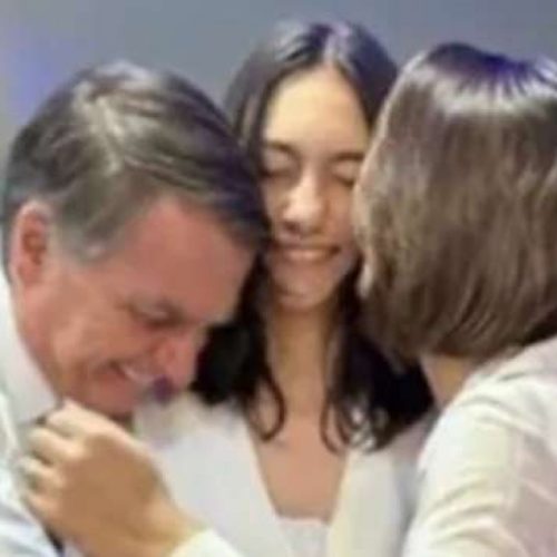 Michelle e Laura visitam Bolsonaro e anunciam melhora na saúde