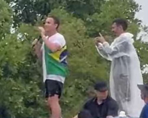 AO VIVO: Nikolas Ferreira encerra caminhada de 240 km com discurso inflamado (Veja o vídeo)