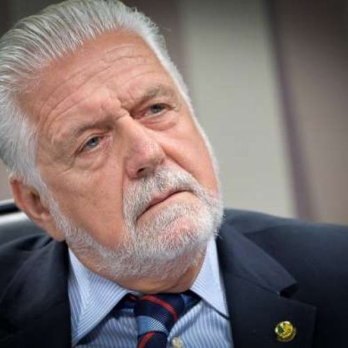 Líder do governo Lula no Senado recebeu R$ 11 milhões do Banco Master que agora articula resgatar com dinheiro público