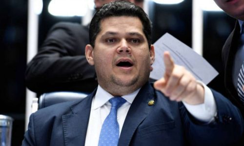 Clima político em Brasília é crítico; Magno Malta pede suspensão do recesso do Senado