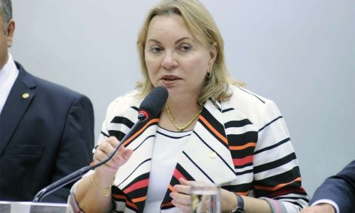 Deputada flagrada em esquema de propina do INSS comprou apartamento de R$ 4,4 milhões e carro de luxo