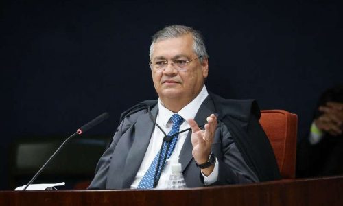 Dino é flagrado mentindo descaradamente para defender Moraes e jurista não perdoa