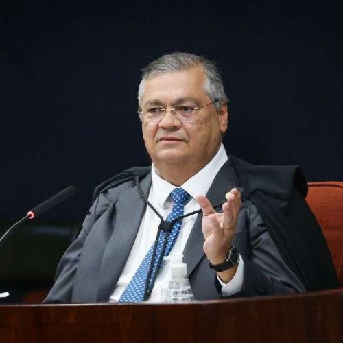 Dino é flagrado mentindo descaradamente para defender Moraes e jurista não perdoa