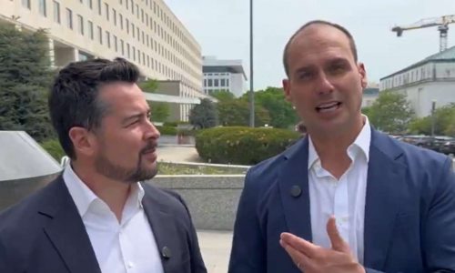 Eduardo Bolsonaro faz anúncio direto de Washington: ‘Novidades que Lula não vai gostar’ após soltura de Ramagem. Veja o vídeo!