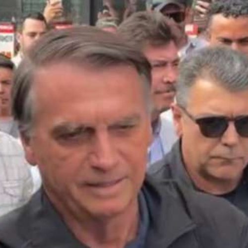 Moraes autoriza visita de assessor de Trump a Bolsonaro, mas impõe suas próprias condições