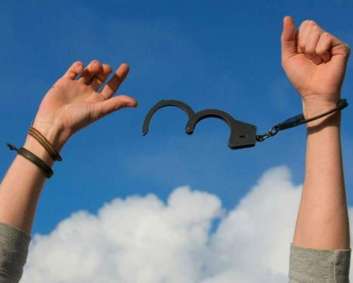 Revelado número alarmante de habeas corpus concedidos pelo STJ e STF para traficantes de drogas