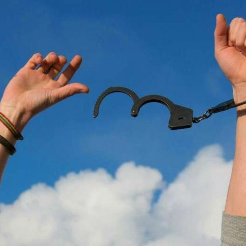 Revelado número alarmante de habeas corpus concedidos pelo STJ e STF para traficantes de drogas