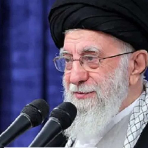 Ali Khamenei: o aiatolá que governou o Irã com mão de ferro por 35 anos