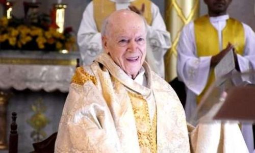 Padre centenário morre ao concluir Ave‑Maria e gera comoção em Juiz de Fora