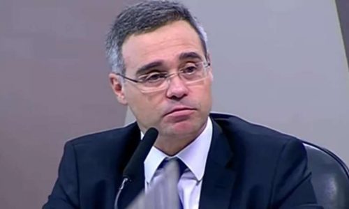 Mendonça vota no STF e cobra resposta a ‘roubo de bilhões’ contra vulneráveis