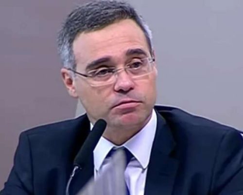 Mendonça vota no STF e cobra resposta a ‘roubo de bilhões’ contra vulneráveis