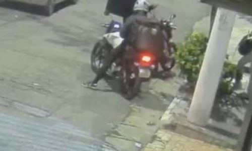 PM feminina reage a assalto e elimina dois criminosos em legítima defesa (Veja o vídeo!)