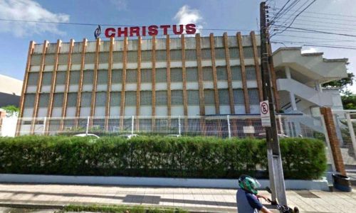 Em escola da elite de importante capital do Brasil garoto de 15 anos esfaqueia colega e professores