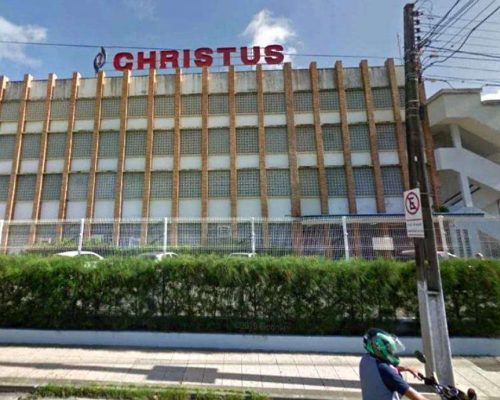 Em escola da elite de importante capital do Brasil garoto de 15 anos esfaqueia colega e professores