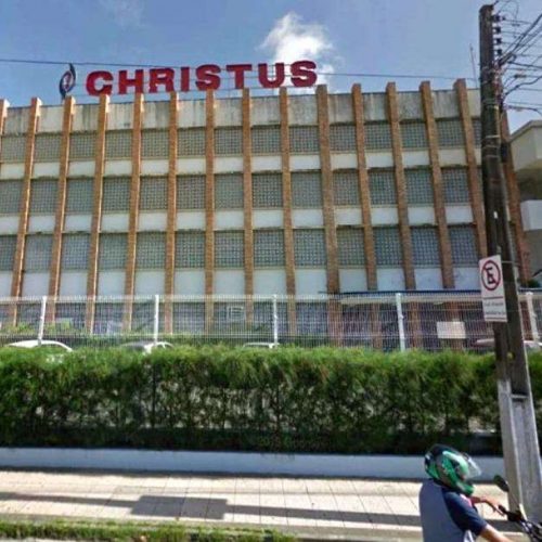 Em escola da elite de importante capital do Brasil garoto de 15 anos esfaqueia colega e professores