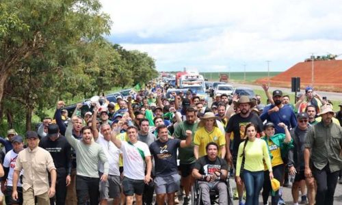 No km 100 da caminhada, Nikolas Ferreira surpreende Lula com duras críticas (Veja o vídeo!)
