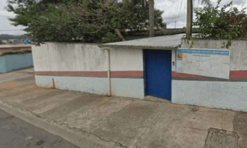 Ex-aluno invade escola com facão, ataca professora e é contido por segurança antes da chegada da polícia