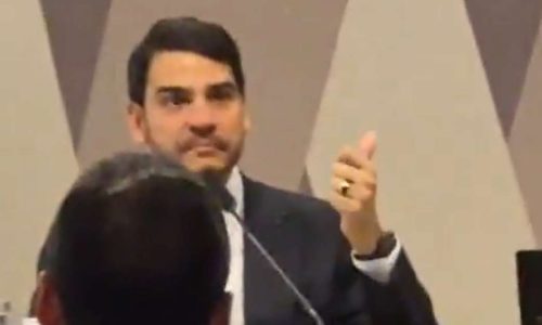 Jorge Messias chora ao falar sobre aborto em sessão no Senado