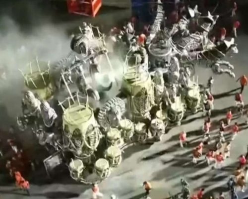 Carro alegórico no Carnaval do Rio atropela vítima, que fica com fratura exposta nas pernas
