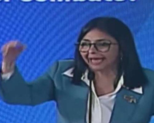 Vice de Maduro inverte discurso e propõe cooperação com os EUA