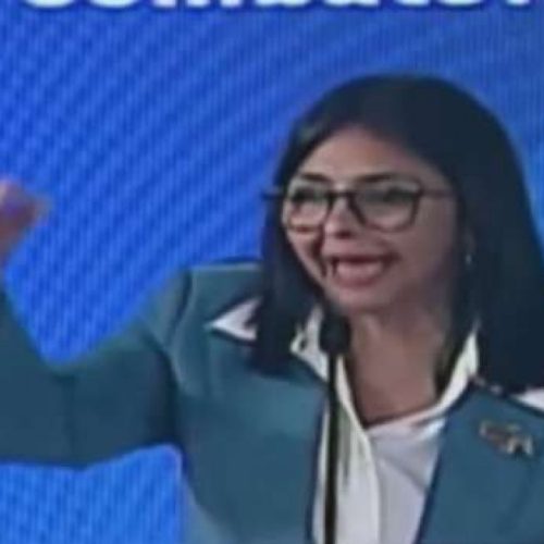 Vice de Maduro inverte discurso e propõe cooperação com os EUA