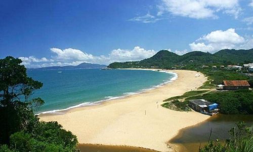 Ministro do STJ ameaça estudante de 18 anos na praia de Balneário Camboriú