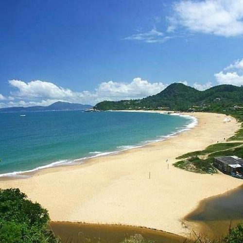 Ministro do STJ ameaça estudante de 18 anos na praia de Balneário Camboriú