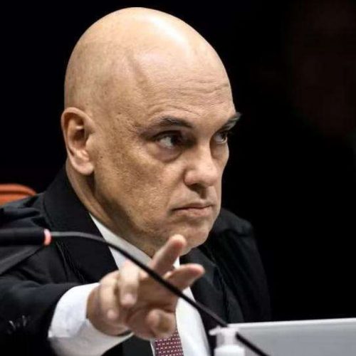 Moraes decreta prisão preventiva de ex-assessor de Bolsonaro