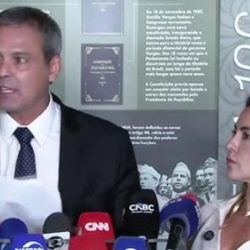 Lindbergh Farias se manifesta visivelmente incomodado após pesquisa Datafolha desastrosa para Lula
