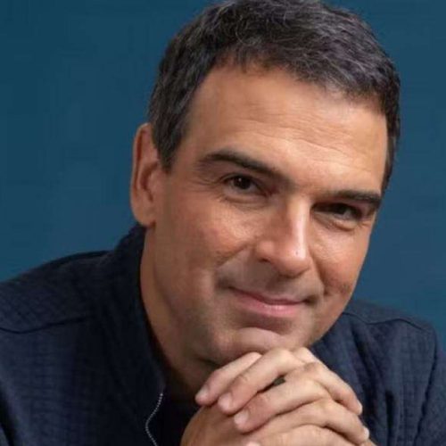 Tadeu Schmidt fracassa miseravelmente ao conduzir caso de assédio no BBB