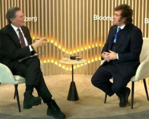 Milei ri da pergunta e zomba de Lula ao dizer que não batizaria seu cão com o nome do ex‑presidente (VEJA O VÍDEO)