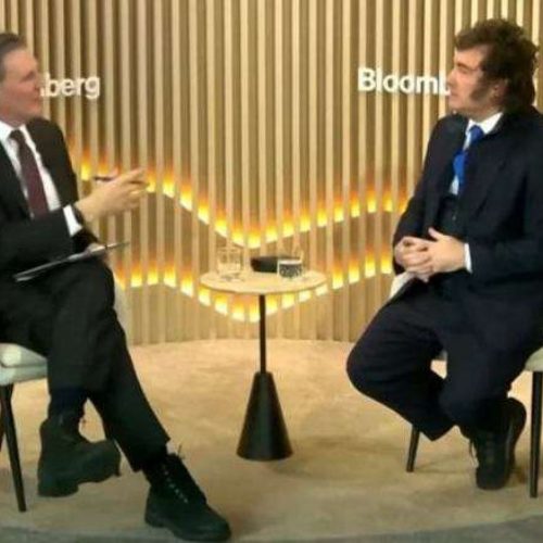 Milei ri da pergunta e zomba de Lula ao dizer que não batizaria seu cão com o nome do ex‑presidente (VEJA O VÍDEO)