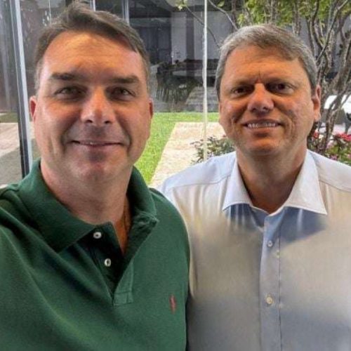 Tarcísio cancela visita enquanto Flávio intensifica alianças para a prisão domiciliar de Bolsonaro
