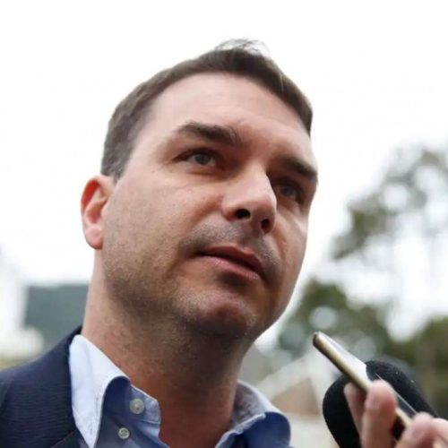 Agro dá as costas a Lula e convida Flávio Bolsonaro para feira gigante no MT