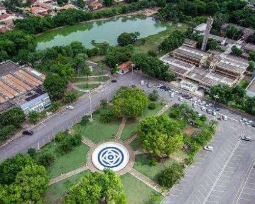 Professor aparece pelado em reunião virtual com reitora e alunos de universidade federal