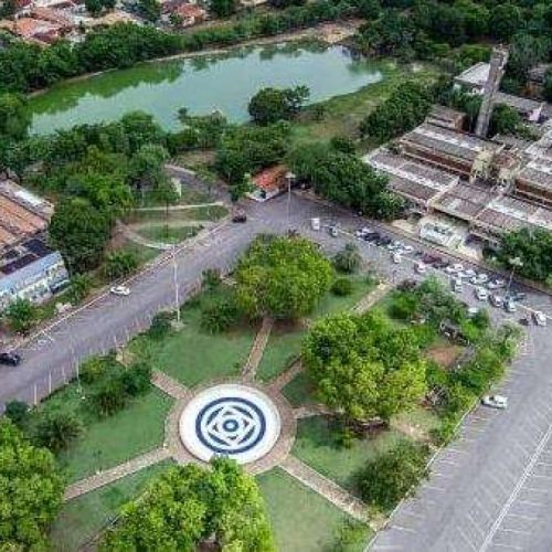 Professor aparece pelado em reunião virtual com reitora e alunos de universidade federal