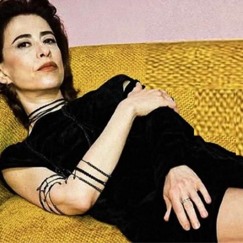 Fernandinha e Havaianas: a ‘comunista de butique’ tenta lacrar, mas seu luxo de R$ 7 mil escancara a farsa!