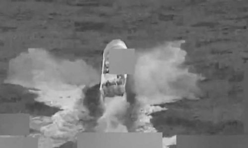 TRUMP DESTRÓI BARCO NO PACÍFICO E DEIXA MORTOS (VEJA O VÍDEO)