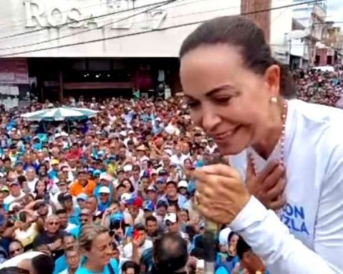 MARÍA CORINA MANIFESTA‑SE E EXIGE POSSE IMEDIATA DE NOVO LÍDER NA VENEZUELA