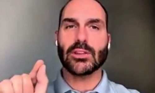 Tensão no X: Eduardo Bolsonaro reage a crítica de Paula Schmitt