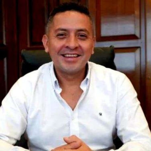URGENTE: Prefeito de direita é assassinado em ataque armado durante desfile