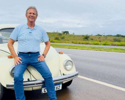 Ex-deputado usa Fusca 1975 para protestar contra ampliação da vistoria veicular