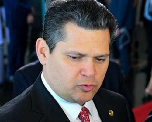 Alcolumbre ignora ligações de apoiadores de Jorge Messias e clima fica tenso na véspera da sabatina