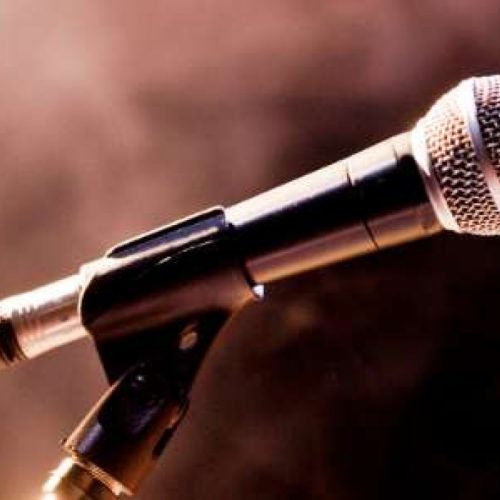 Deputado influencer, chega de pose nas redes!