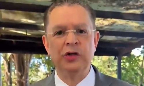 Sóstenes explica o estranho abraço em Jorge Messias (veja o vídeo)