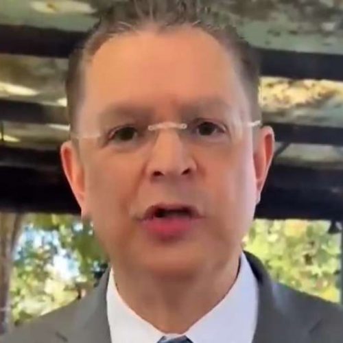 Sóstenes explica o estranho abraço em Jorge Messias (veja o vídeo)