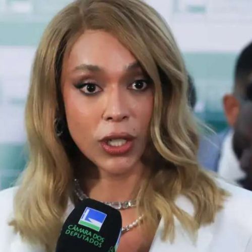 Justiça tranca processo e livra estudante de veterinária perseguida por Erika Hilton