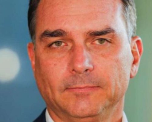 Flávio Bolsonaro adota discurso técnico nas primeiras entrevistas